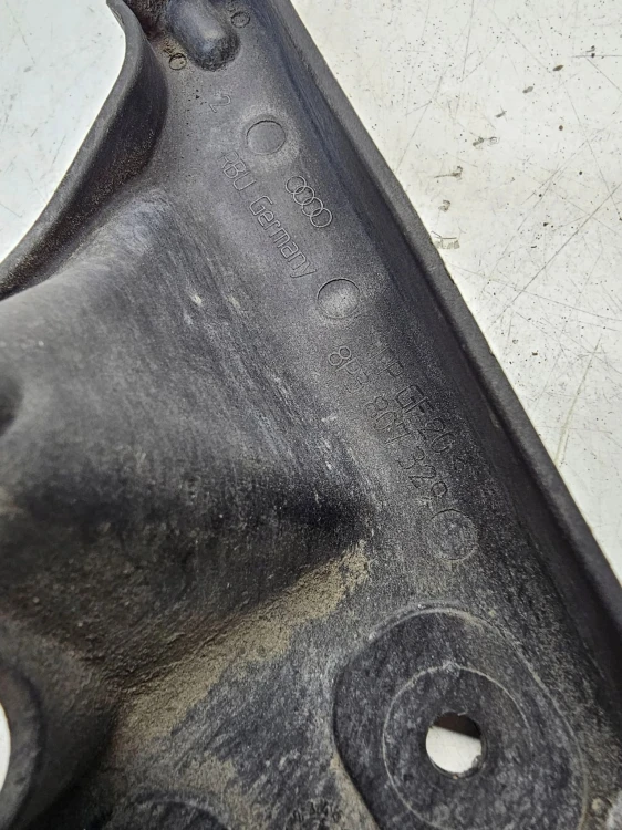ŚLIZG ZDERZAKA LEWY TYŁ AUDI A3 8P LIFT 8P3807329