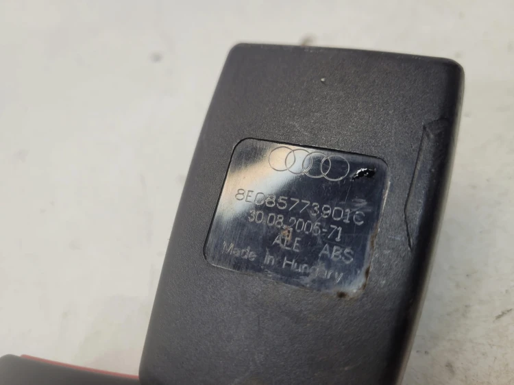 ZAPINKA PASA TYŁ AUDI A4 B6 B7 8E0857739