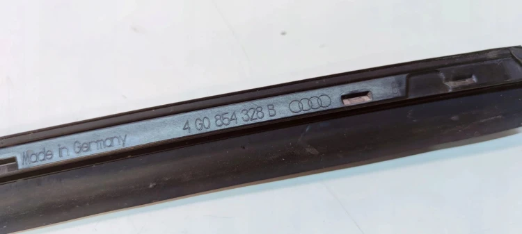 LISTWA ZBIERAJĄCA SZYBY CZOŁOWEJ PRAWA AUDI A6 C7 LIFT 4G0854328B