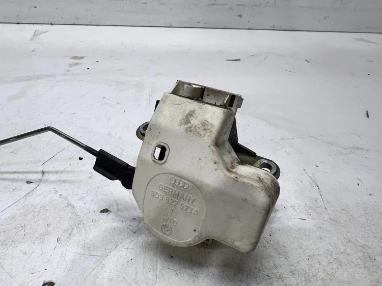 WKŁADKA KLAPY TYŁ AUDI A3 8L 8D9827573A