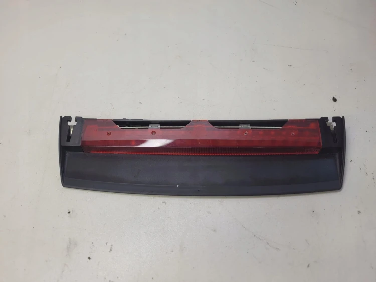 ŚWIATŁO STOPU TRZECIE AUDI A8 D4 4H0945097A