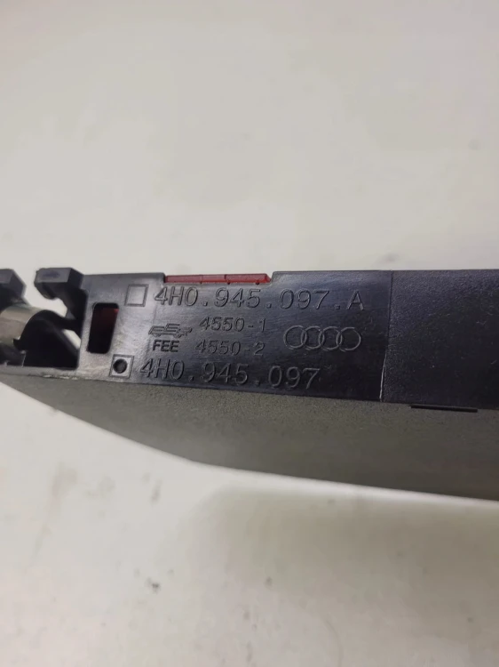 ŚWIATŁO STOPU TRZECIE AUDI A8 D4 4H0945097A