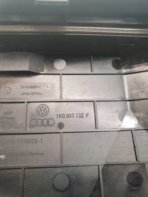 POKRYWA OSŁONA BEZPIECZNIKÓW AUDI A3 VW 1K0937132F
