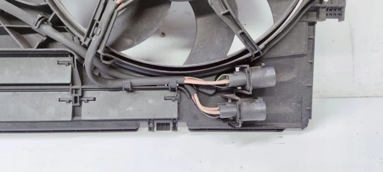 WENTYLATORY + OBUDOWA AUDI A6 A7 A8 4H0121003L