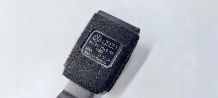ZAPINKA PASA PRAWA PASAŻER AUDI A1 8X0857756B