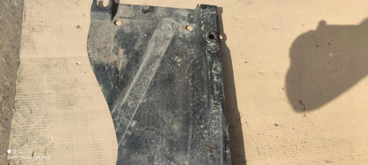 OSŁONA PODWOZIA AUDI A4 B6 B7 PRAWY TYŁ 8E0825216R