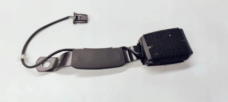 ZAPINKA PASA PRAWA PASAŻER AUDI A1 8X0857756B