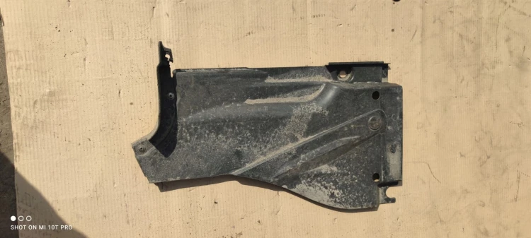 OSŁONA PODWOZIA AUDI A4 B6 B7 PRAWY TYŁ 8E0825216R