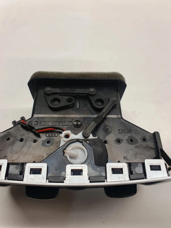KRATKA NAWIEWU TYŁ AUDI A6 C6 4F0819203C