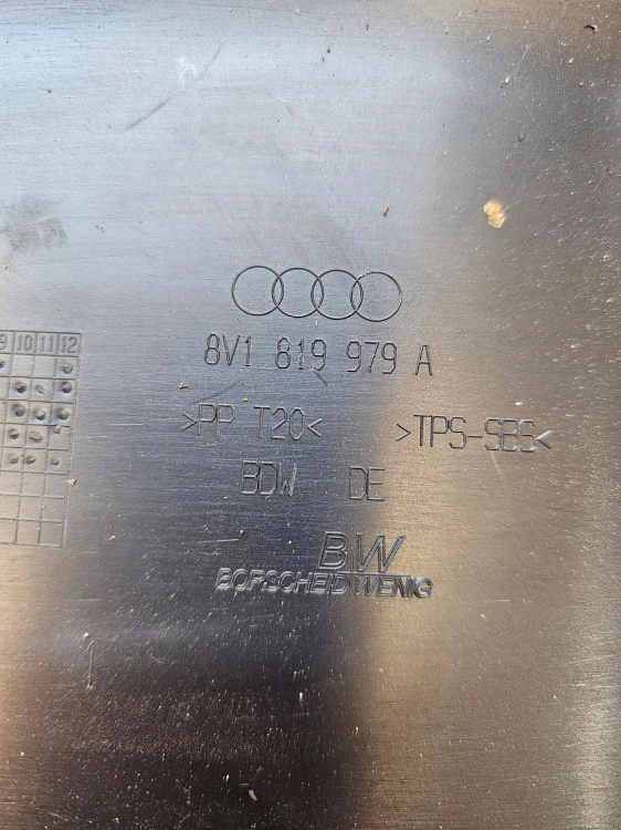 RYNNA PODSZYBIA AUDI A3 8V 8V1819979A