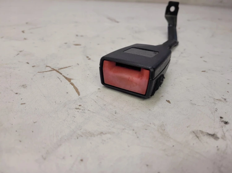 ZAPINKA PASA PRAWA A3 8P LIFT 8P0857756C