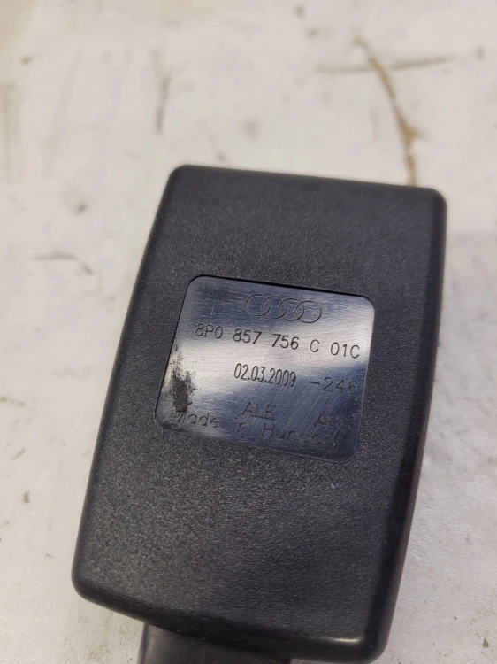 ZAPINKA PASA PRAWA A3 8P LIFT 8P0857756C