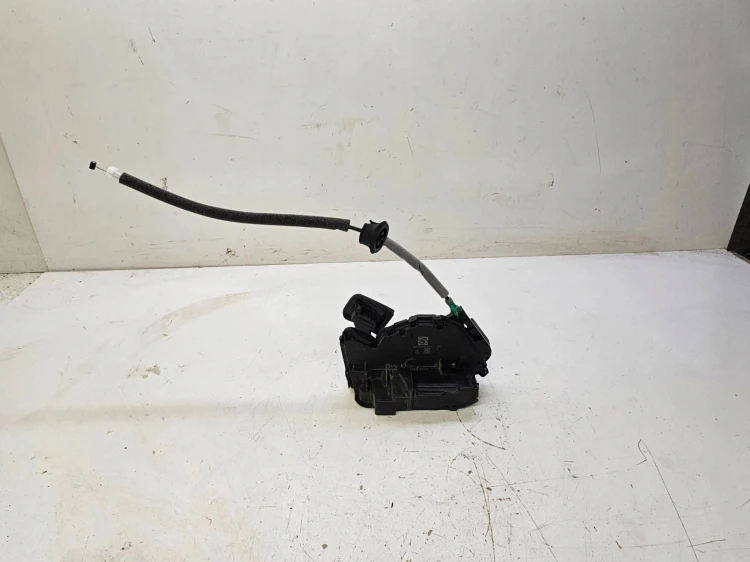 ZAMEK DRZWI PRAWY PRZÓD AUDI Q3 F3 5TB837016A