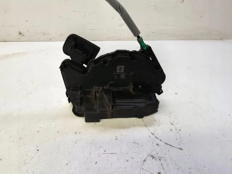 ZAMEK DRZWI PRAWY PRZÓD AUDI Q3 F3 5TB837016A