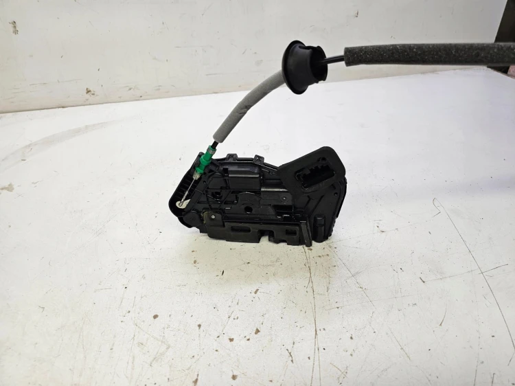 ZAMEK DRZWI PRAWY PRZÓD AUDI Q3 F3 5TB837016A