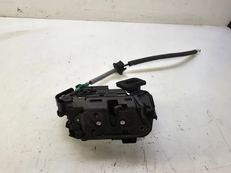 ZAMEK DRZWI PRAWY PRZÓD AUDI Q3 F3 5TB837016A