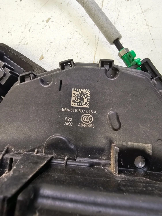 ZAMEK DRZWI PRAWY PRZÓD AUDI Q3 F3 5TB837016A