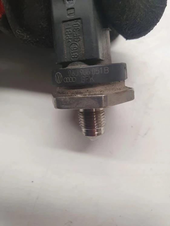 CZUJNIK CIŚNIENIA PALIWA AUDI 1.8 TFSI 06J906051B