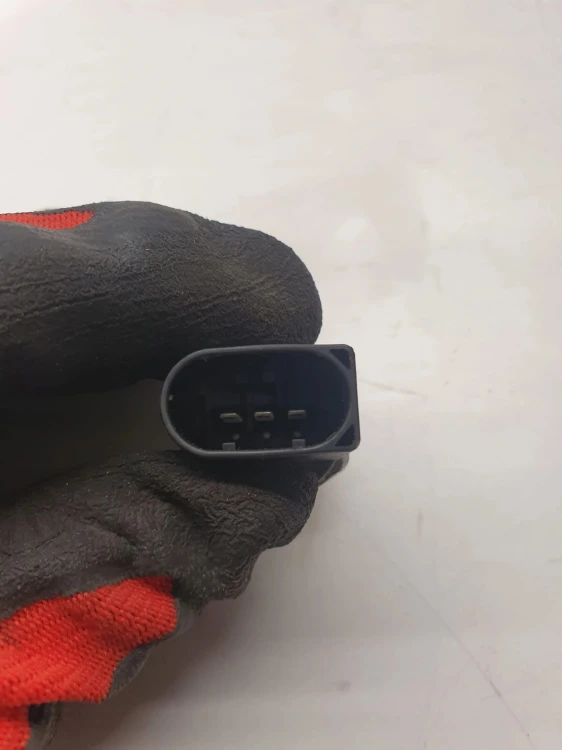 CZUJNIK CIŚNIENIA PALIWA AUDI 1.8 TFSI 06J906051B