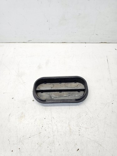 KRATKA POWIETRZA TYŁ AUDI A1 8X A4 B9 Q5 FY 6R0819465B