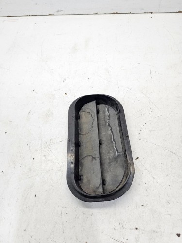 KRATKA POWIETRZA TYŁ AUDI A1 8X A4 B9 Q5 FY 6R0819465B
