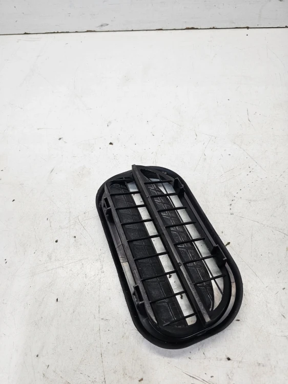 KRATKA POWIETRZA TYŁ AUDI A1 8X A4 B9 Q5 FY 6R0819465B