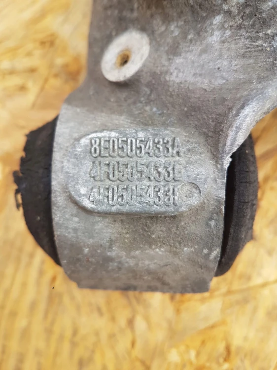 ZWROTNICA PIASTA LEWY TYŁ AUDI A6 C6 4F0505433F