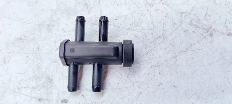 ROZDZIELACZ ZAWÓR PALIWA AUDI A4 A5 Q5 8T0127247C