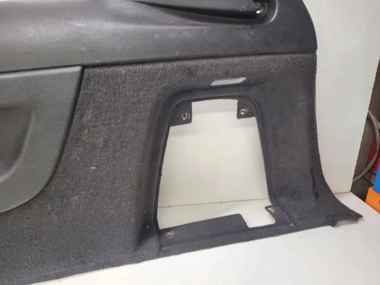BOCZEK BAGAŻNIKA PRAWY AUDI Q7 4L 4L0863880AA
