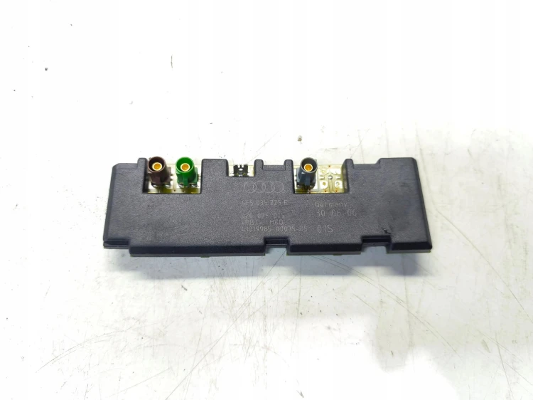 WZMACNIACZ ANTENOWY AUDI A6 C6 SEDAN 4F5035225R
