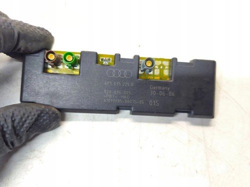 WZMACNIACZ ANTENOWY AUDI A6 C6 SEDAN 4F5035225R