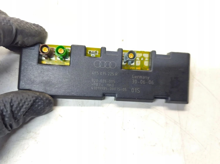 WZMACNIACZ ANTENOWY AUDI A6 C6 SEDAN 4F5035225R