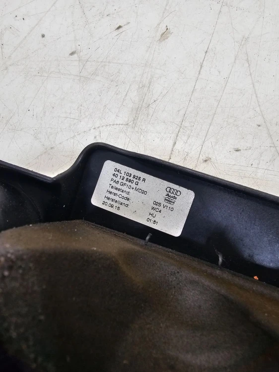OSŁONA POKRYWA SILNIKA VW AUDI A1 8X A3 8V Q3 8U 04L103925R