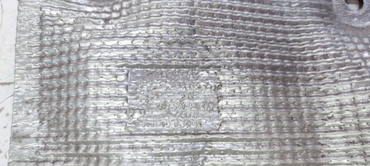 OSŁONA TERMICZNA WYGŁUSZENIE AUDI Q7 4L 7L6825616