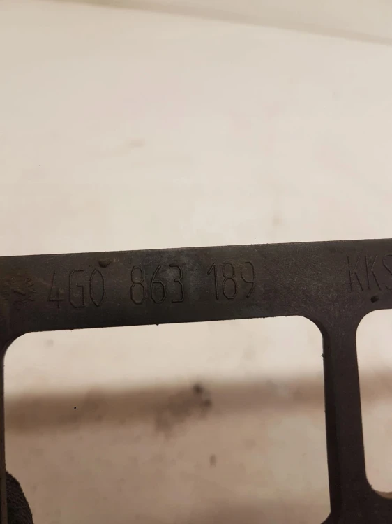 OSŁONA PÓŁOSI LEWA AUDI A6 C7 4G0863189