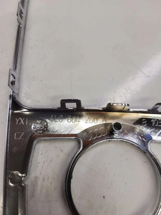 RAMKA ZMIANY BIEGÓW CHROM AUDI Q7 4L 4L0864260A