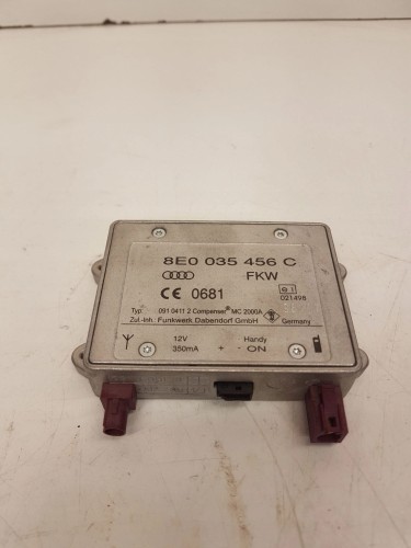 WZMACNIACZ ANTENY TELEFONU AUDI 8E0035456C