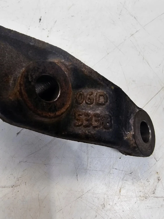 ŁAPA PODPORA SILNIKA AUDI A4 B6 B7 VW 06D533B