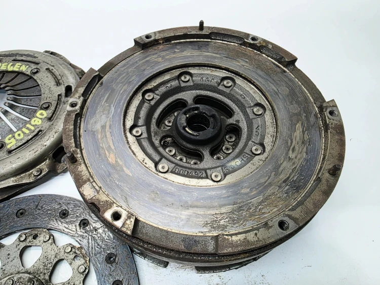 KOŁO DWUMASOWE SPRZĘGŁO AUDI A4 B8 A5 2.0 TDI TFSI 0B1105266AN 5/26