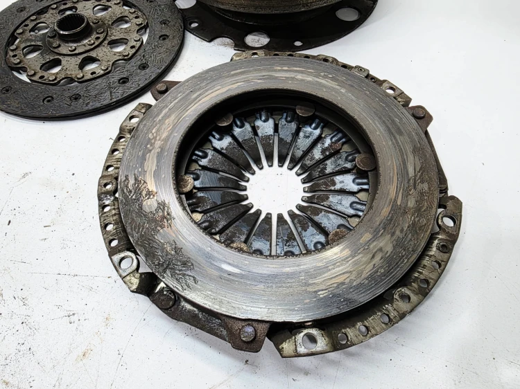KOŁO DWUMASOWE SPRZĘGŁO AUDI A4 B8 A5 2.0 TDI TFSI 0B1105266AN 5/26