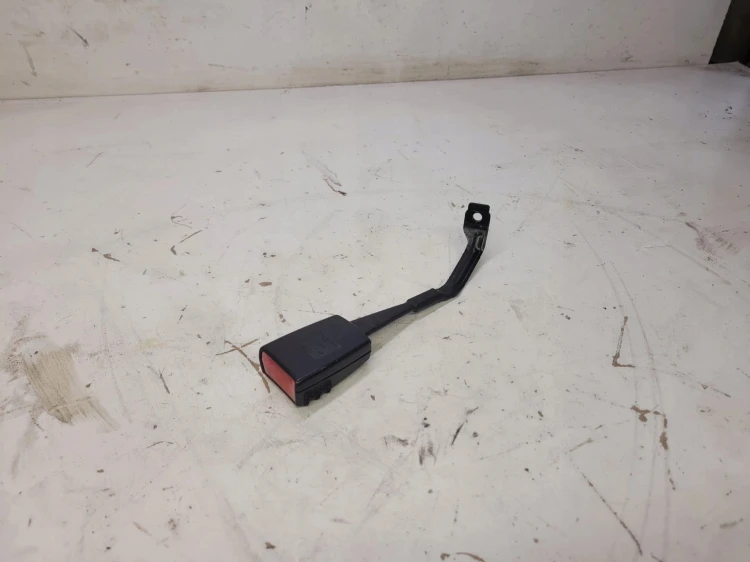 ZAPINKA PASA PRAWA A3 8P LIFT 8P0857756F
