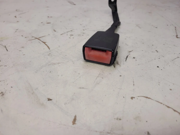 ZAPINKA PASA PRAWA A3 8P LIFT 8P0857756F