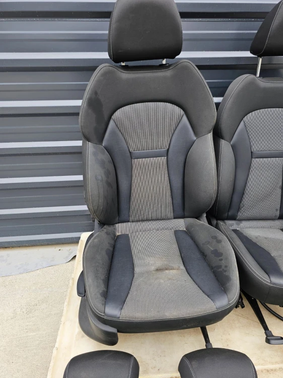 FOTEL FOTELE KOMPLET AUDI A1 8X 5-DRZWI SKÓRA+MATERIAŁ