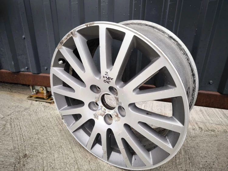FELGA ALUMINIOWA AUDI A3 A4 A6 VW SKODA 7.5J R17 ET56 8P0601025BE Z*37* OK