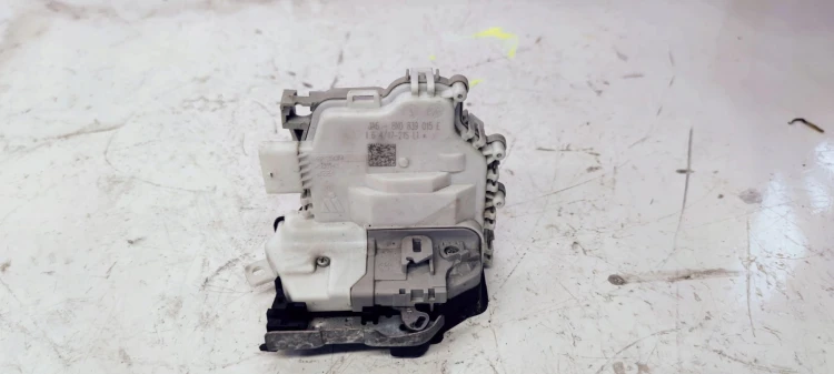 ZAMEK DRZWI LEWY TYŁ AUDI A1 8X0839015E 5 PIN