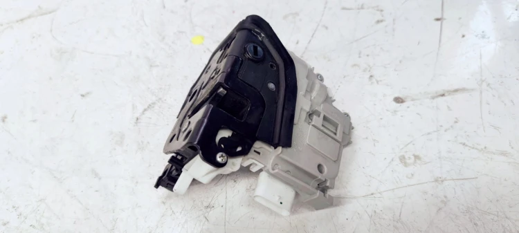 ZAMEK DRZWI LEWY TYŁ AUDI A1 8X0839015E 5 PIN