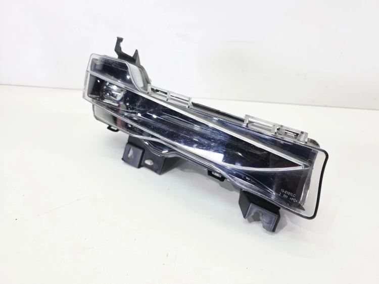 HALOGEN PRAWY PRZÓD TESLA MODEL 3 Y LIFT 1624798-00-A