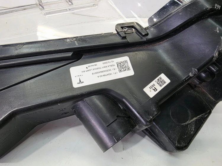 HALOGEN PRAWY PRZÓD TESLA MODEL 3 Y LIFT 1624798-00-A