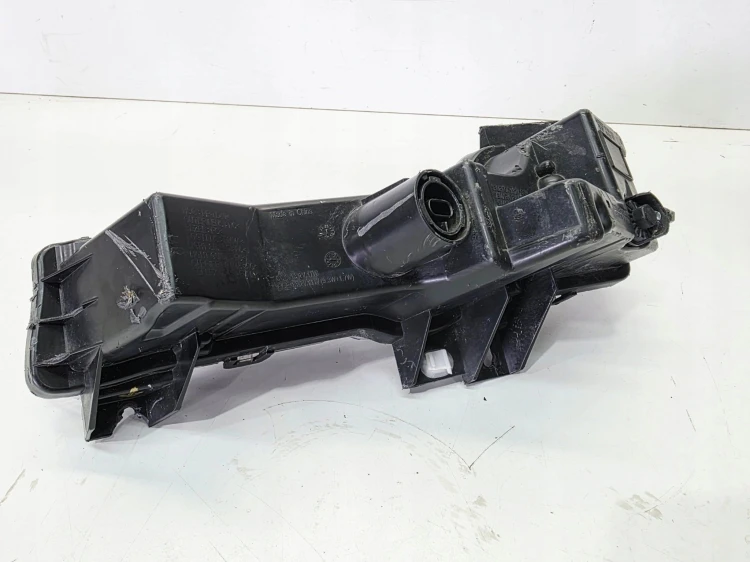 HALOGEN PRAWY PRZÓD TESLA MODEL 3 Y LIFT 1624798-00-A