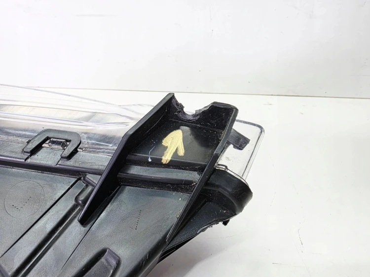 HALOGEN PRAWY PRZÓD TESLA MODEL 3 Y LIFT 1624798-00-A